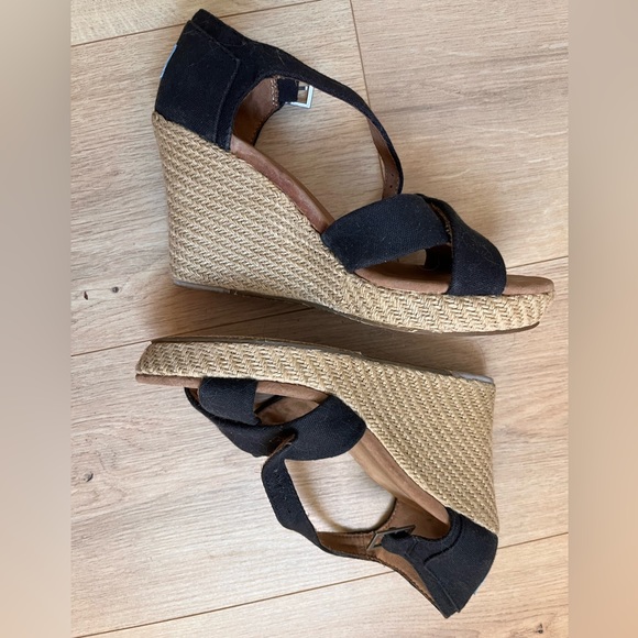 Toms wedge sandals, 4" heel , rattan with navy blue canvas fabric ankle strap - Picture 13 of 16